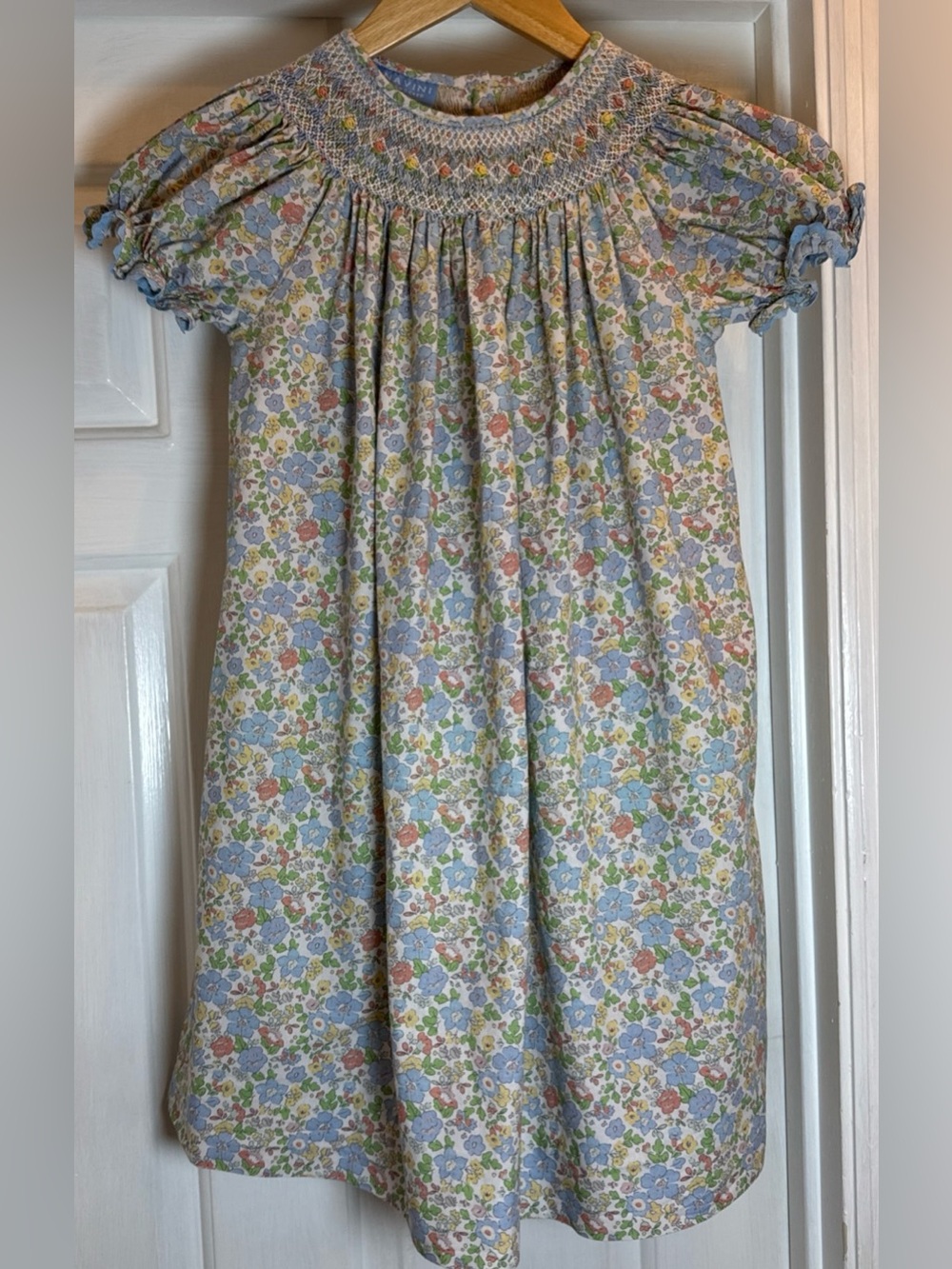 Anavini Floral Hand Smocked Button Back Bishop Dress Girls Size 6X Classic